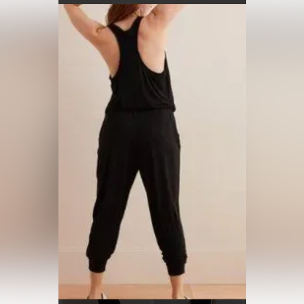 Aerie VGUC black soft, stretchy jumper, racer back, elastic waist w/ drawstring.